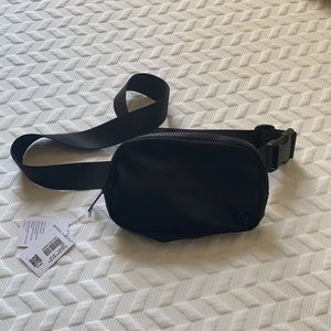 Lululemon - Everywhere Belt Bag